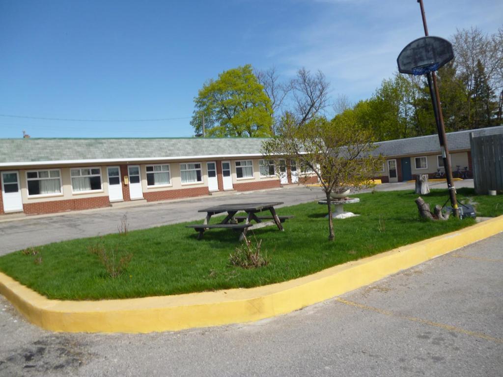Maple Glen Motel London Exterior photo