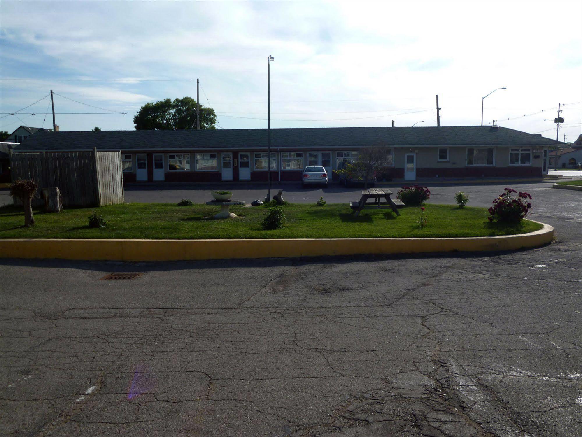 Maple Glen Motel London Exterior photo
