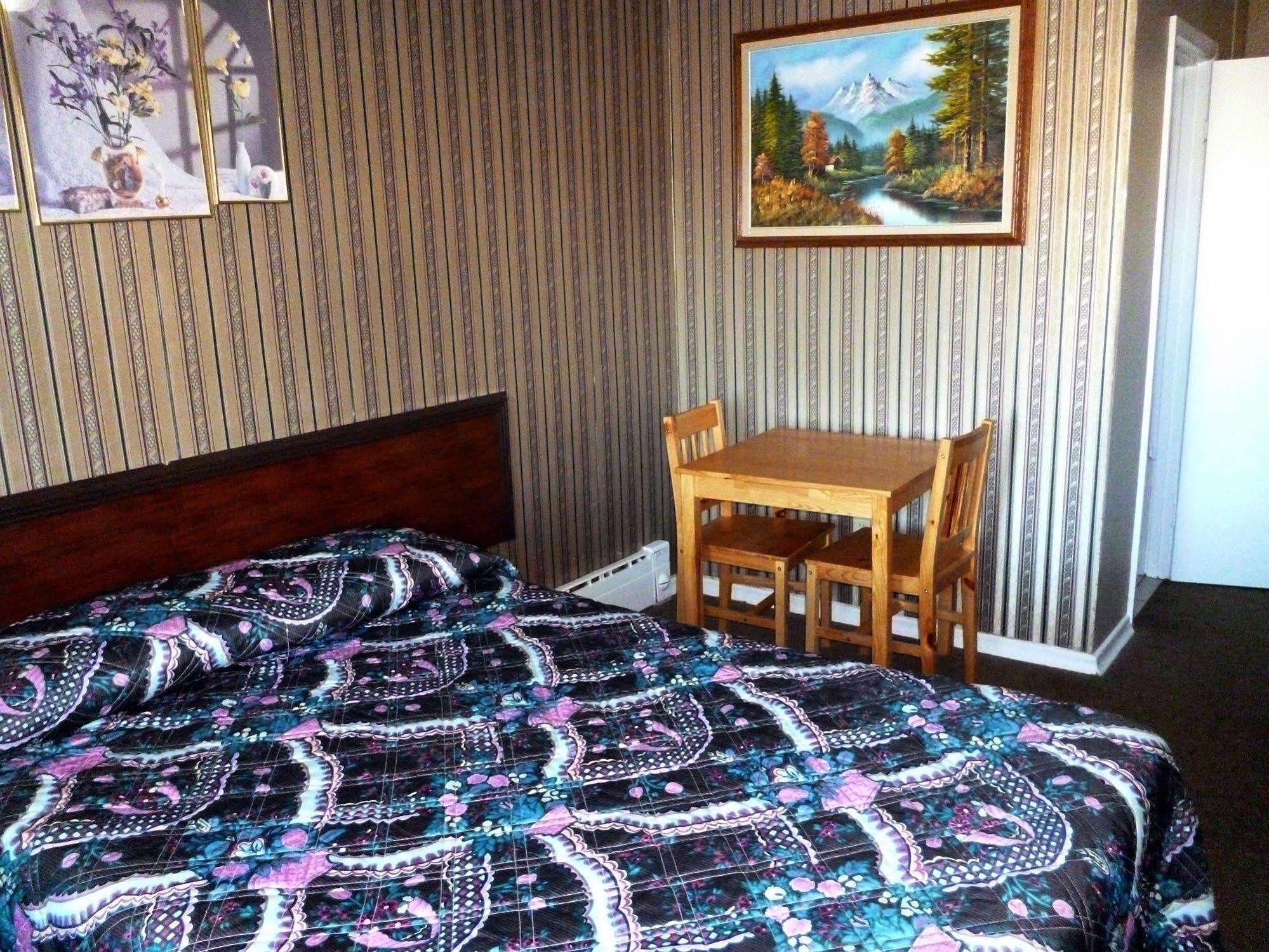 Maple Glen Motel London Exterior photo