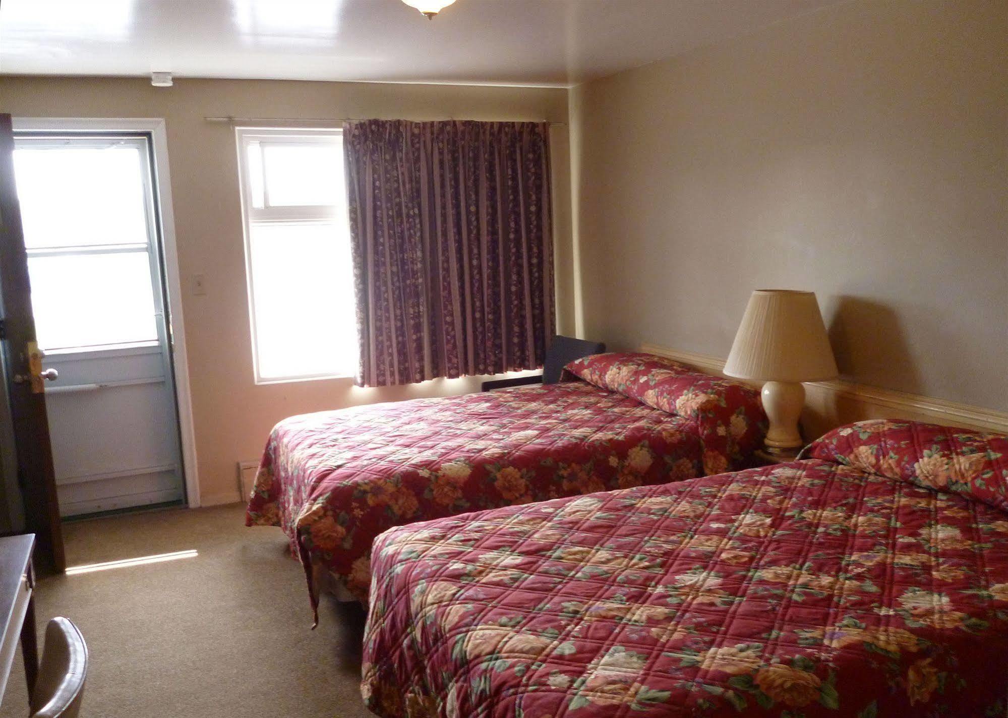 Maple Glen Motel London Exterior photo
